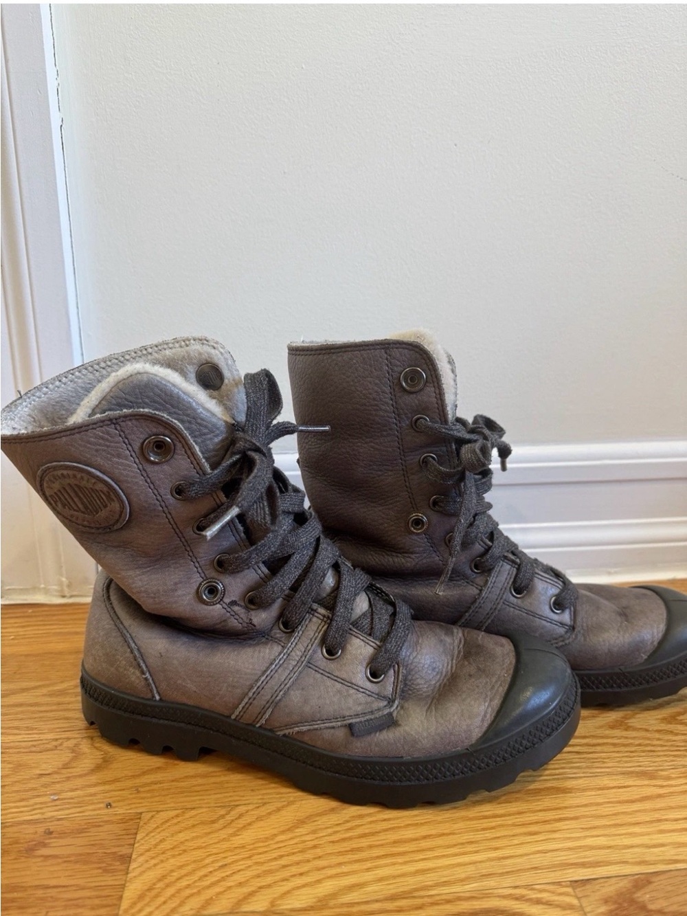 Women’s Palladium Waterproof Leather Boots with Sherpa Lining size 7